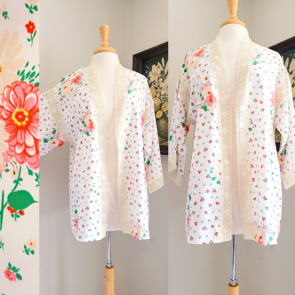 70s White Floral Sheer Lace Trim 1970s Vintage Beach Cover Up / Shrug / Duster
